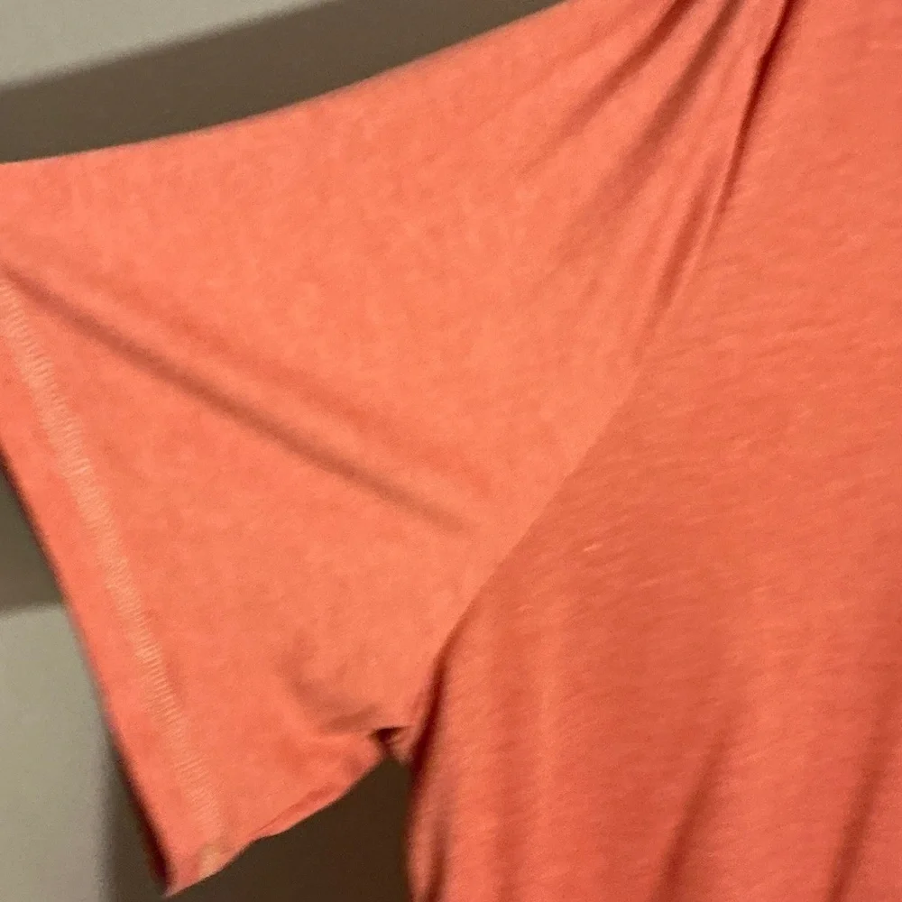 BloomChic Coral V-Neck Short Sleeve Top - Picture 4 of 6